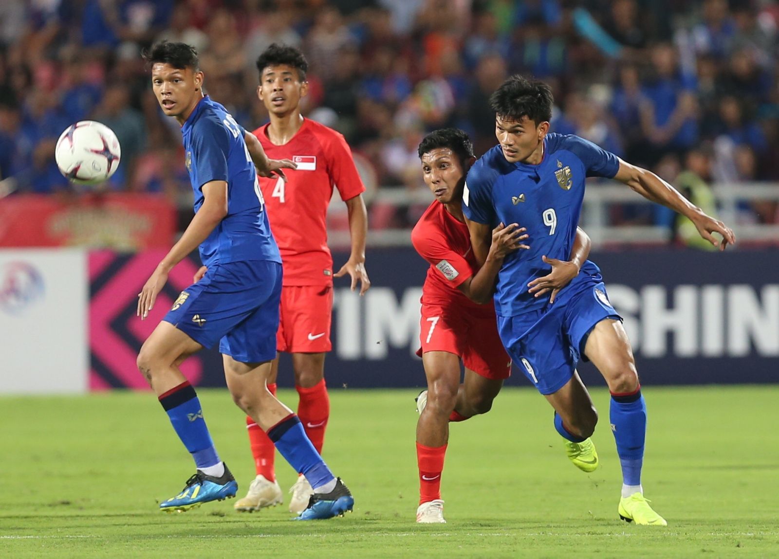 Thái Lan tiến vào bán kết AFF Cup gặp Malaysia ket qua Thái Lan vs Singapore, kết quả Thái Lan 3-0 Singapore, link xem Thái Lan vs Singapore